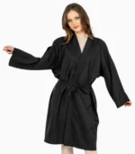 Wasserabweisender Kimono für Friseure, ideal für Färbungen und Behandlungen.